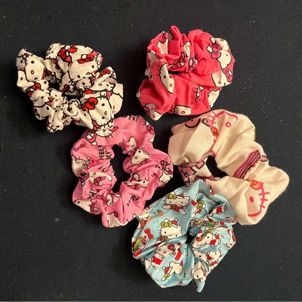 Hello kitty scrunchies - Picture 1 of 1